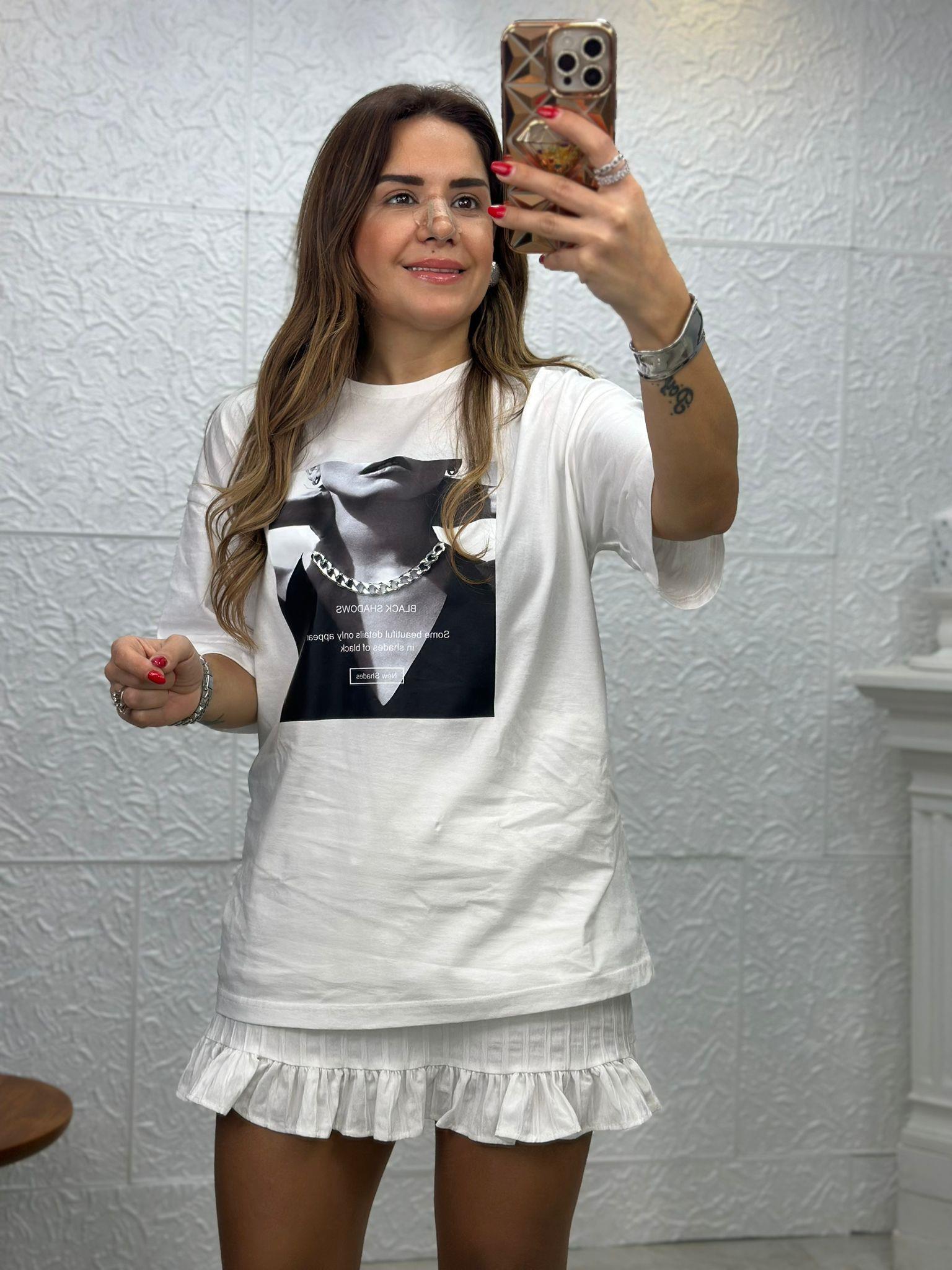 Zincir Detaylı Beyaz Tshirt