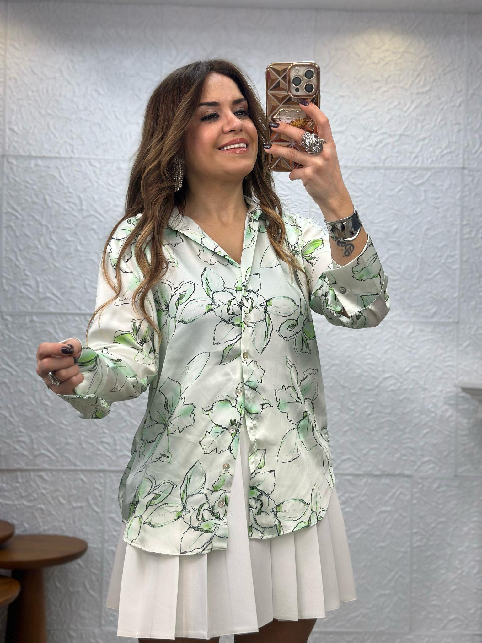 Açık Yeşil Gül Desenli Saten Gömlek