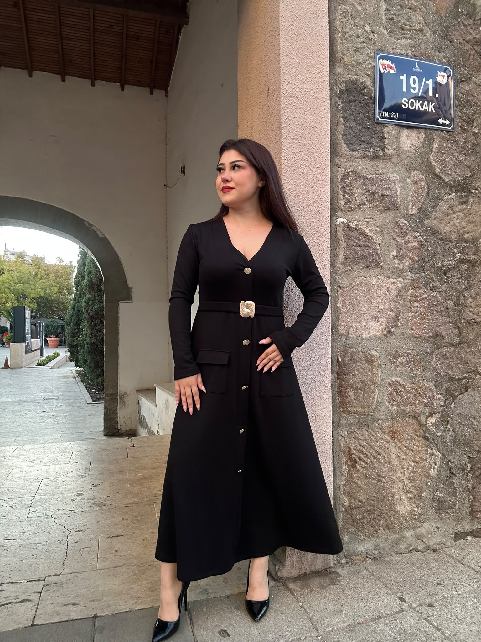 Çift Cepli Siyah Önü Tokalı Elbise