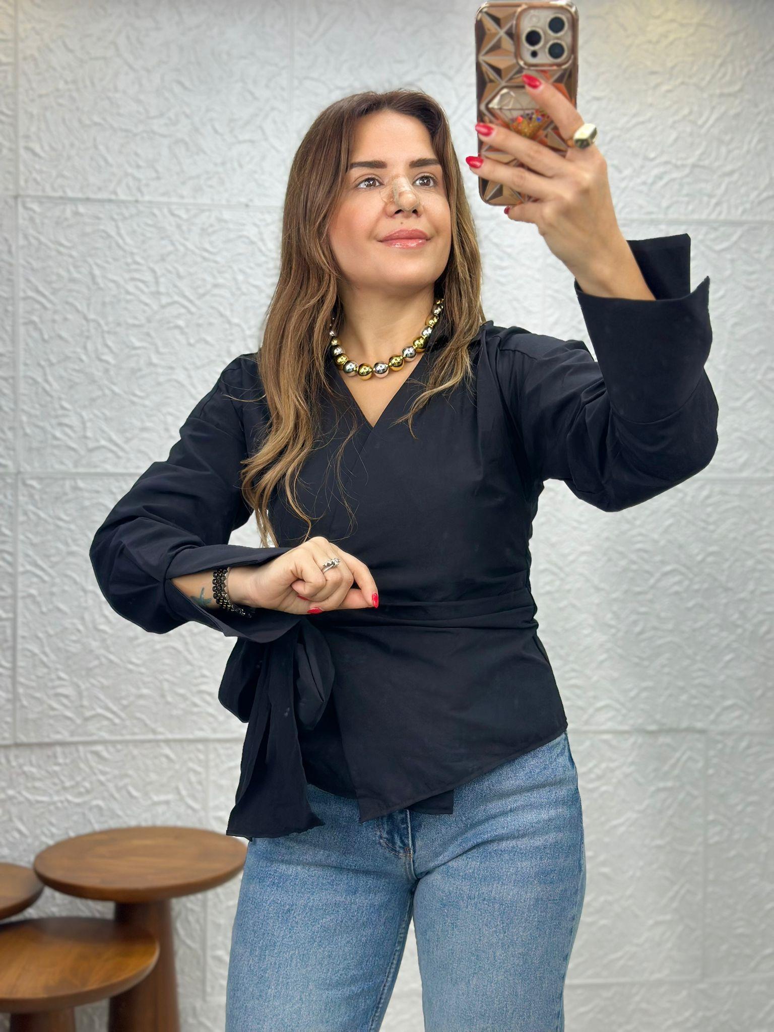 Düz Yandan Bağlamalı Siyah Gömlek