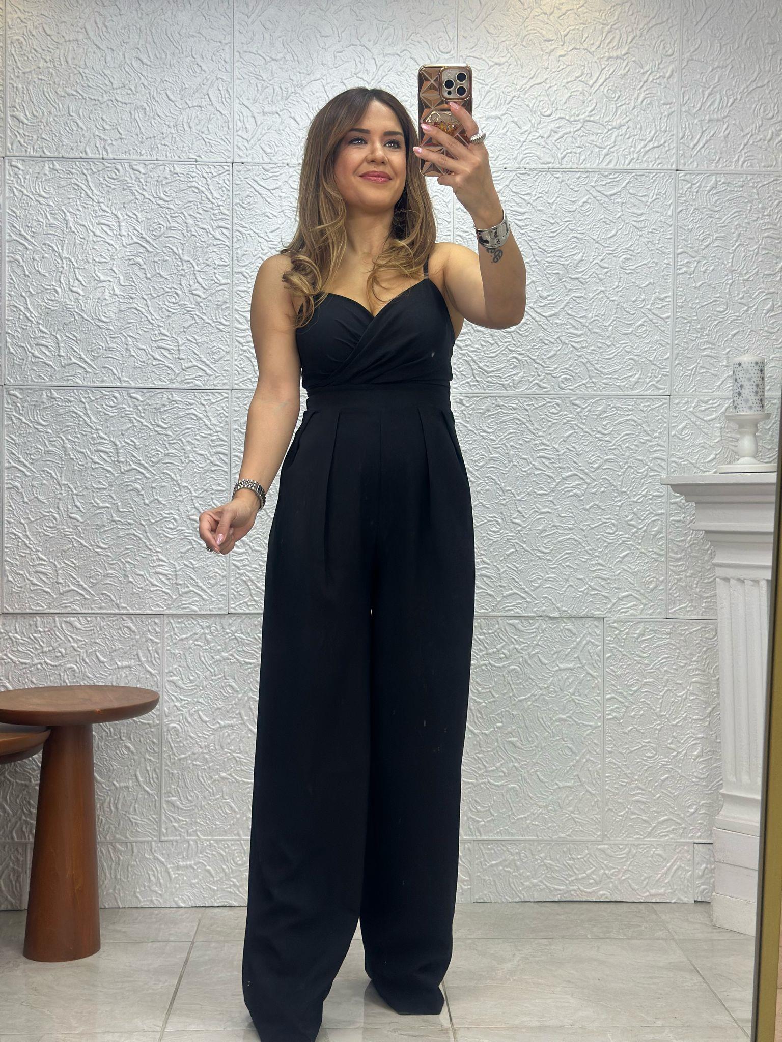 Göğüs Dekolteli Siyah Bol Tulum