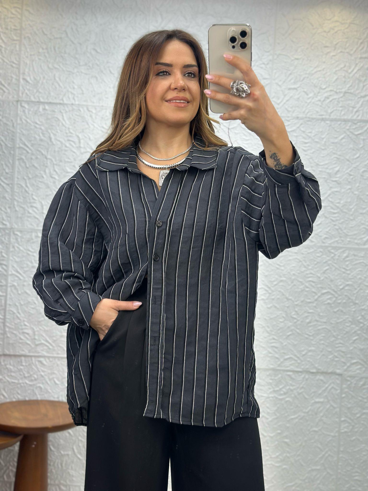 Siyah Çizgili Oversize Gömlek