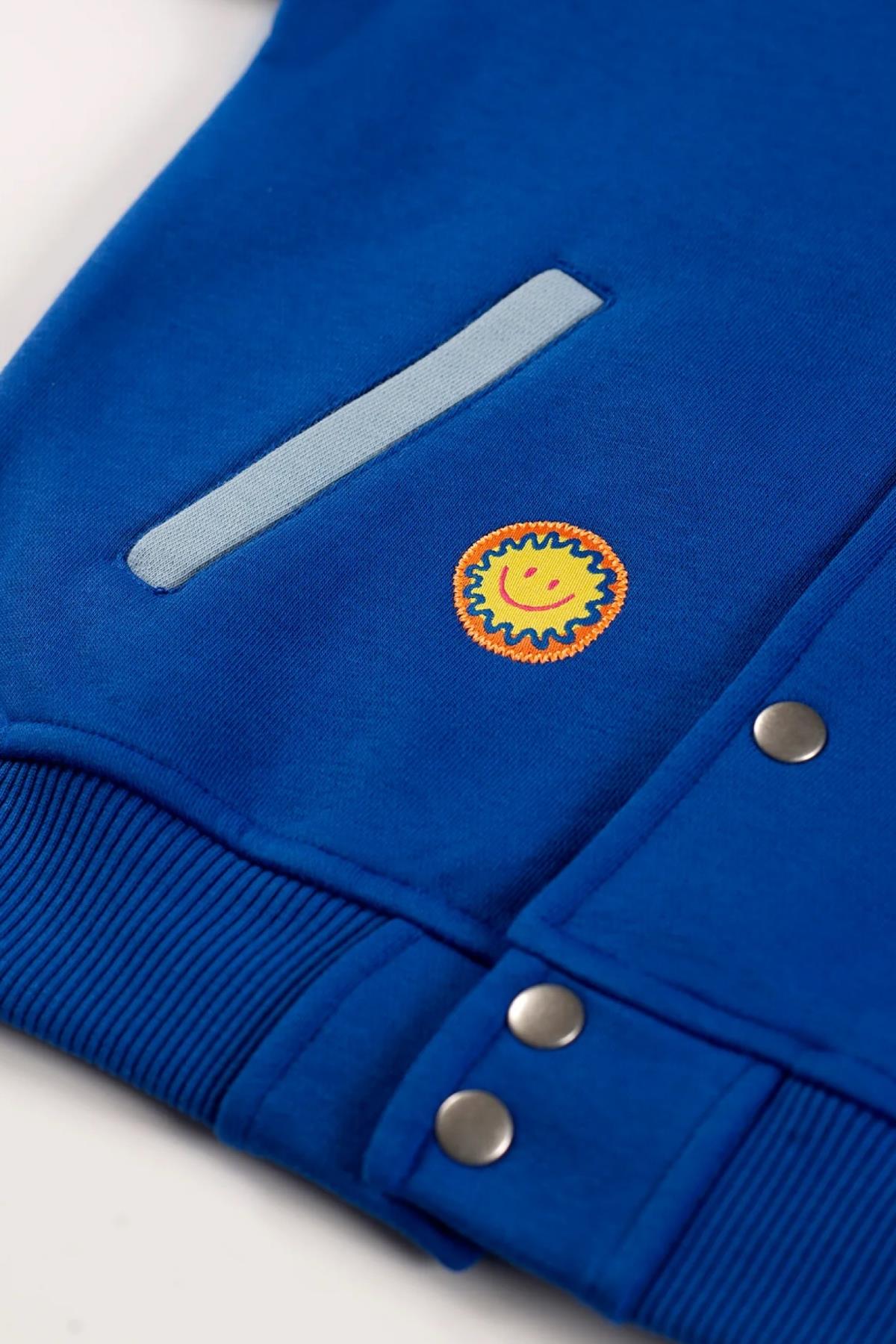 Beetlebeez / Çocuk Saks Mavi Bomber Ceket - Nakış ve Aplike Detaylı - Kontrast Renk Cep ve Manşetli Mavi