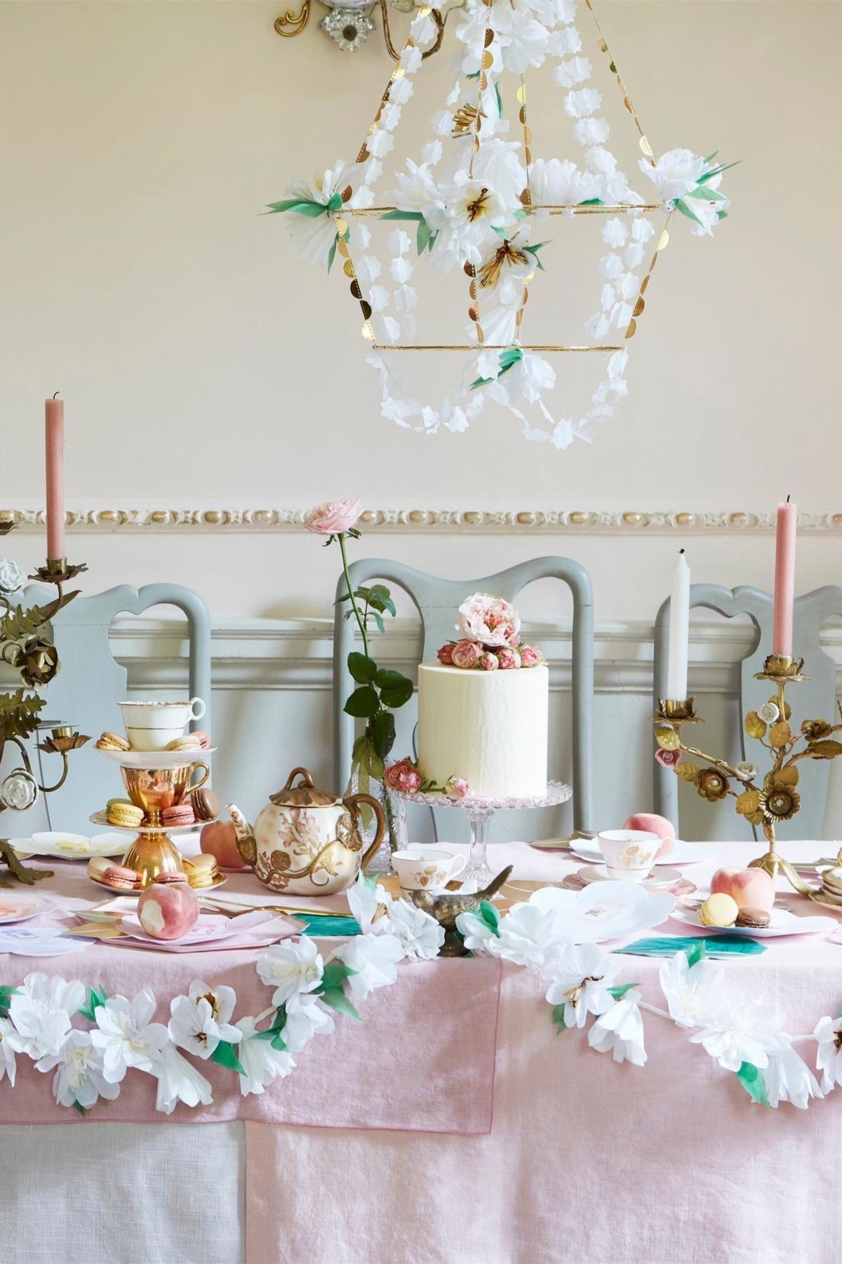 Meri Meri - White Blossom Garland - Beyaz Çiçekli Asılan Süs Çok Renkli