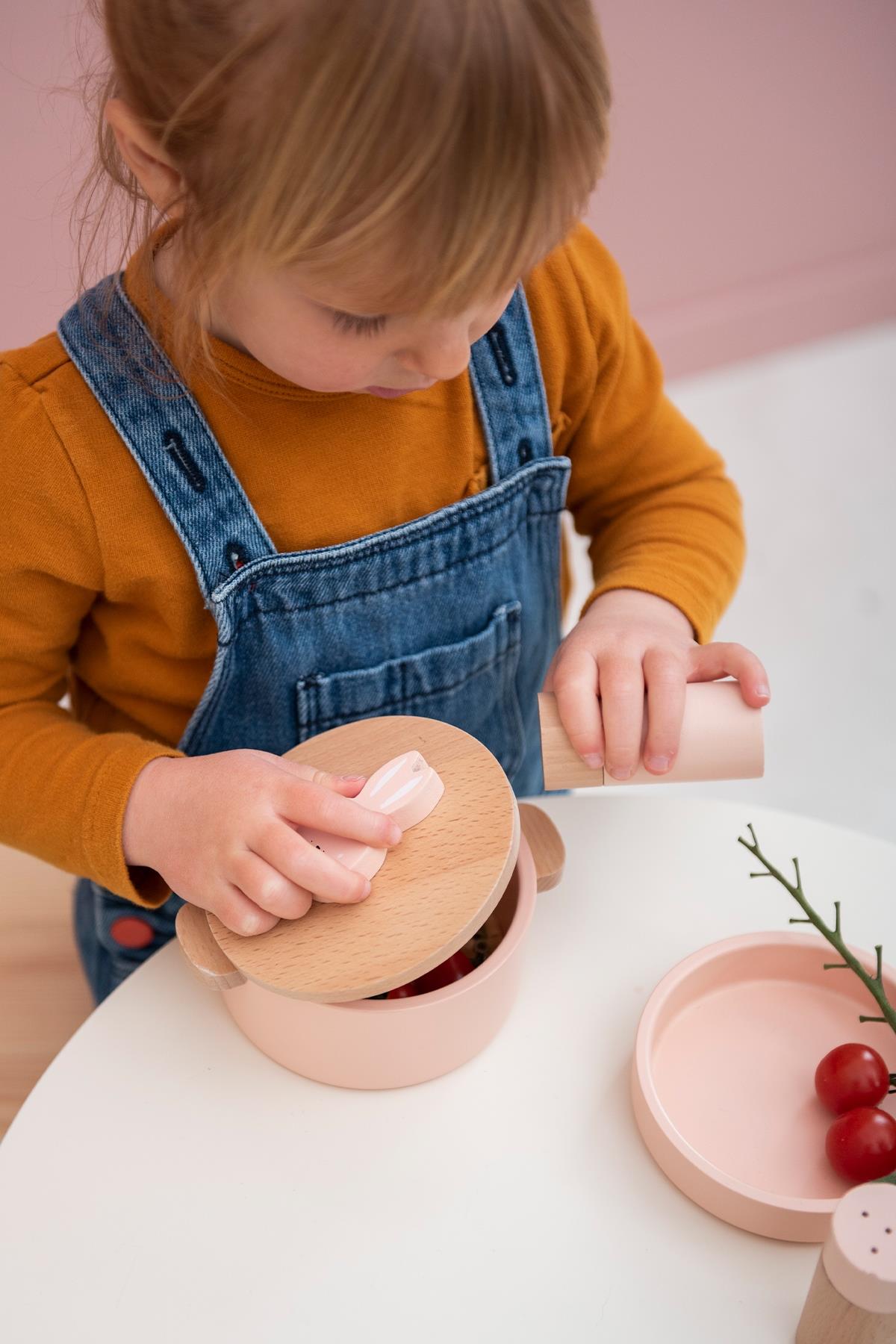 TRIXIE - WOODEN COOKING SET (MRS.RABBIT) - Ahşap Pişirme Seti Tavşan