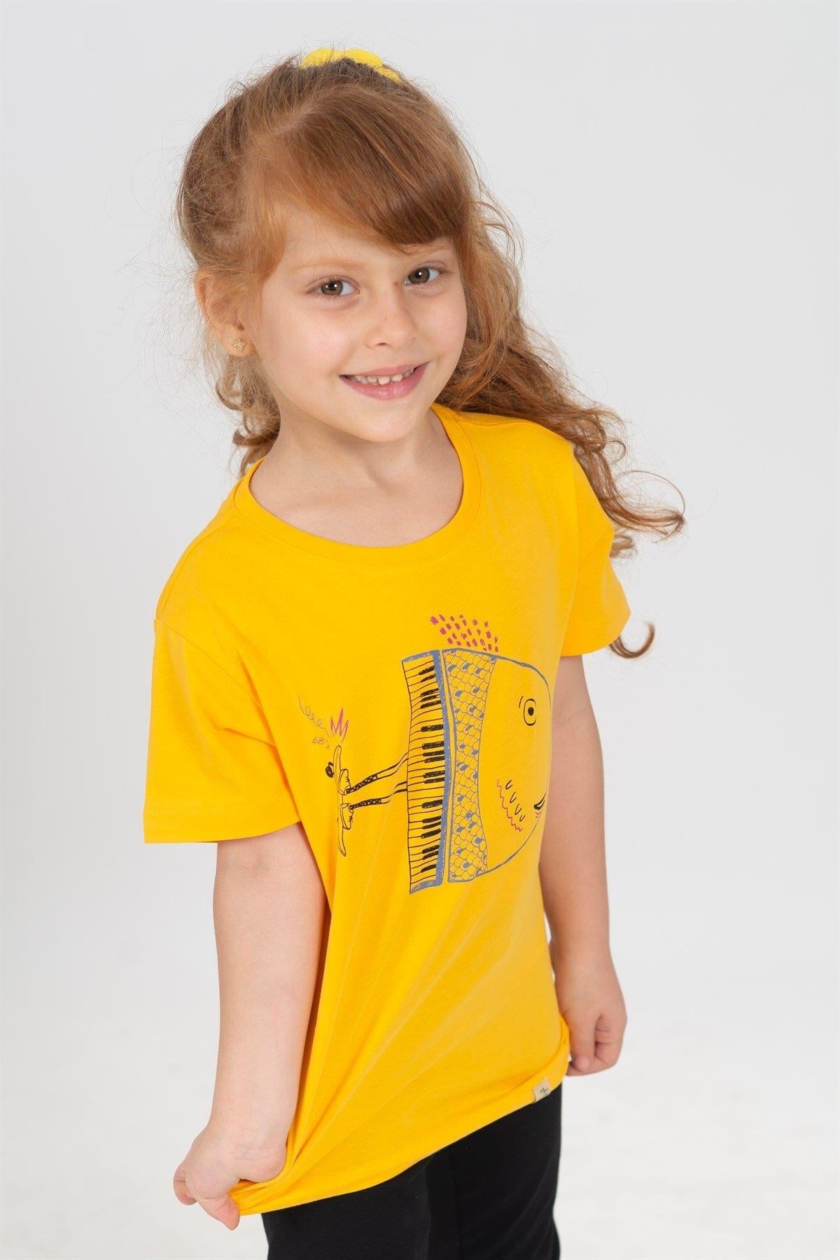 Yellow Scateboarder Fish Kısa Kollu Çocuk T-Shirt Sarı