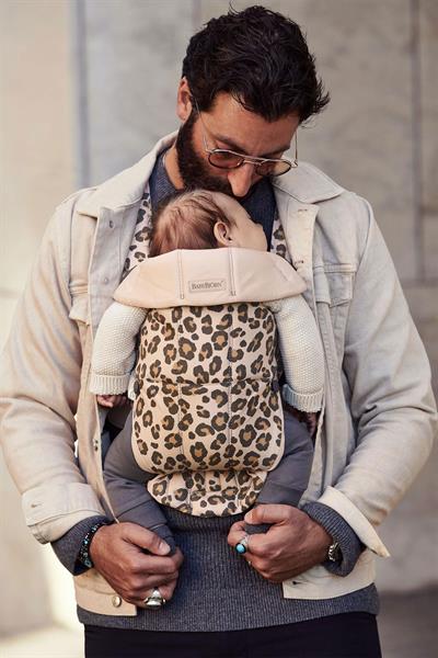 BABYBJORN® KANGURU MINI COTTON BeigeLeo