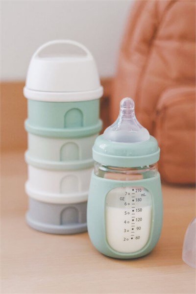 Beaba / 4 Katmanlı Süt Tozu Kutusu ve Atıştırmalık Kabı Cotton White/Sage Green Yeşil