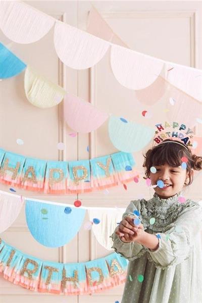 Meri Meri - Peach Tissue Paper Scallop Garlands - Şeftali Renginde Yarım Ay Kağıt Asılan Süs Çok Renkli