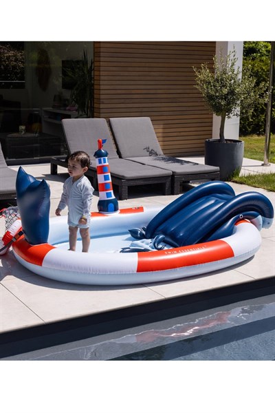 Swim Essentials Whale Fıskiyeli ve Kaydıraklı Şişme Oyun Havuzu 210cm Çok Renkli