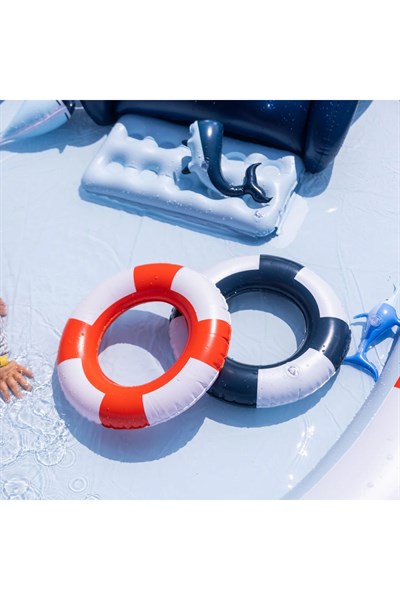 Swim Essentials Whale Fıskiyeli ve Kaydıraklı Şişme Oyun Havuzu 210cm Çok Renkli