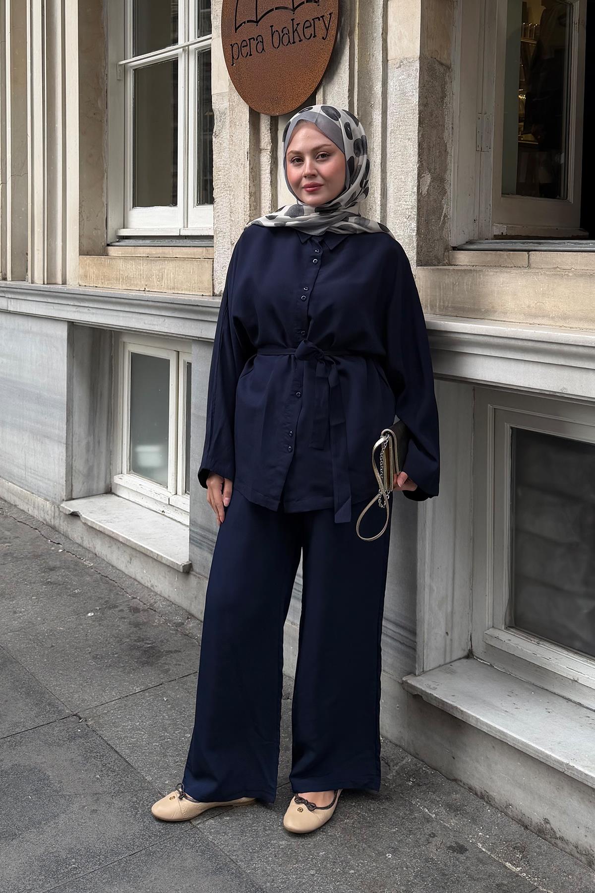 Çift Düğme Detaylı Bel Bağlamalı Takım Lacivert