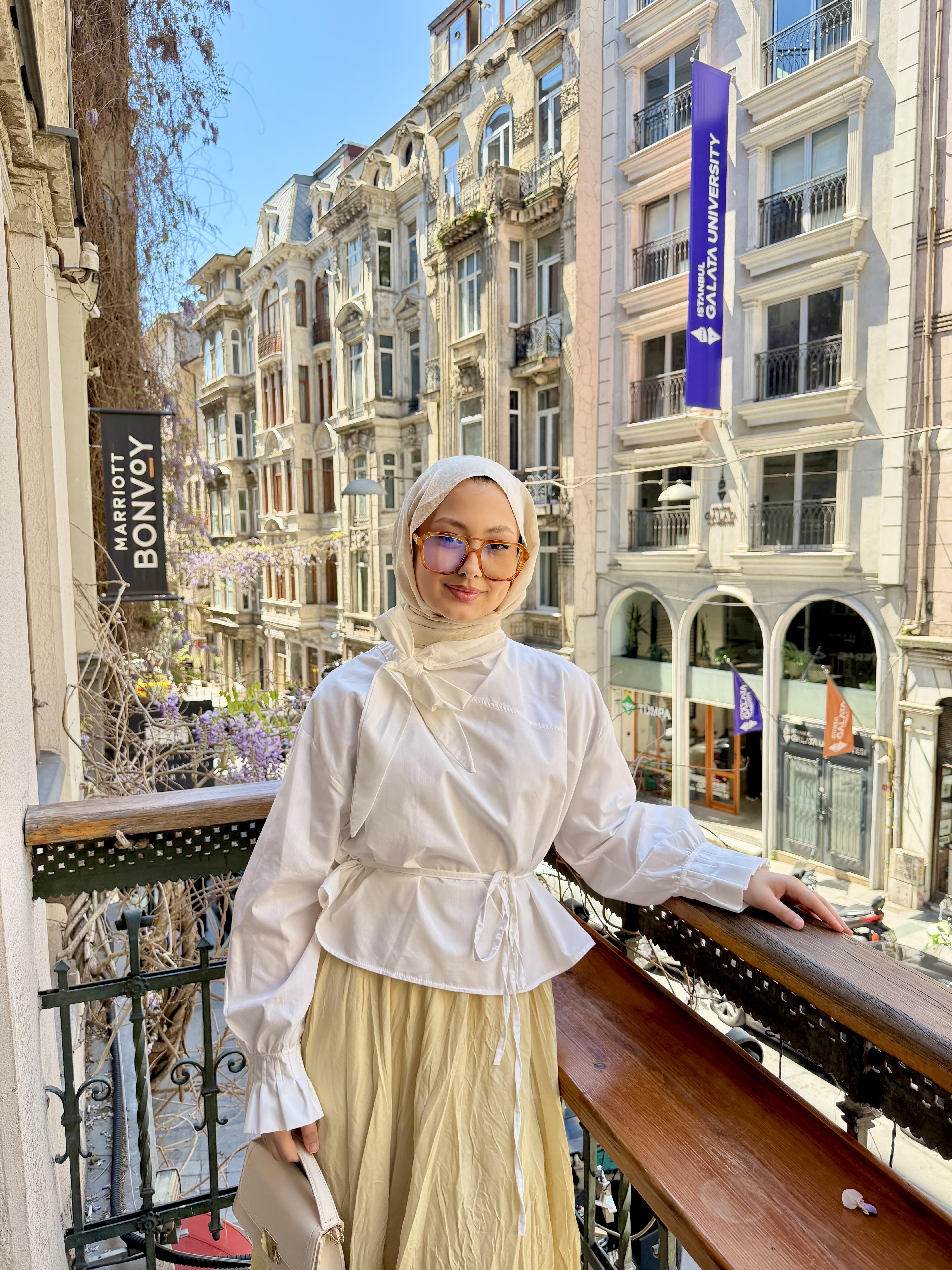 Yaka Bağlamalı Çima Detay Bel Bağlamalı Bluz Beyaz