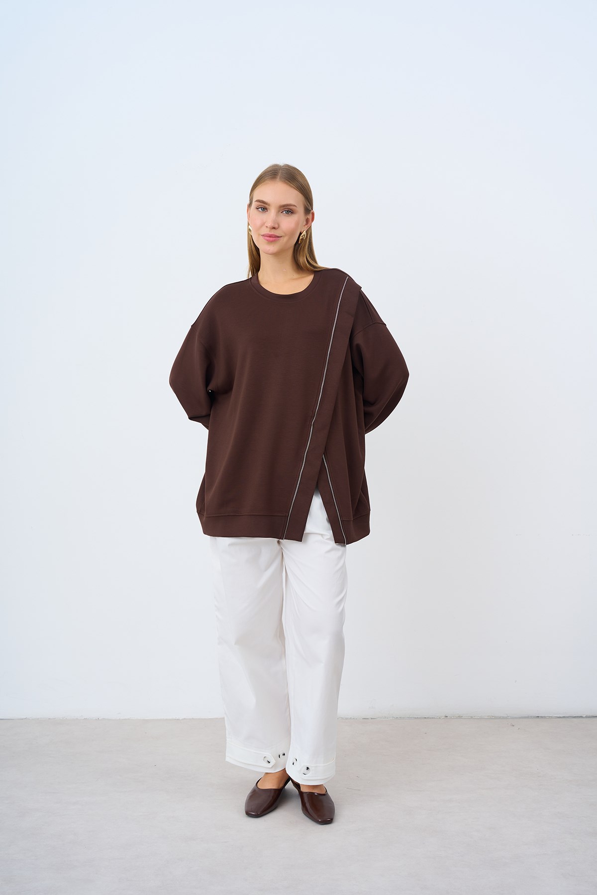Asimetrik Fermuarlı Oversize Sweatshirt Kahverengi