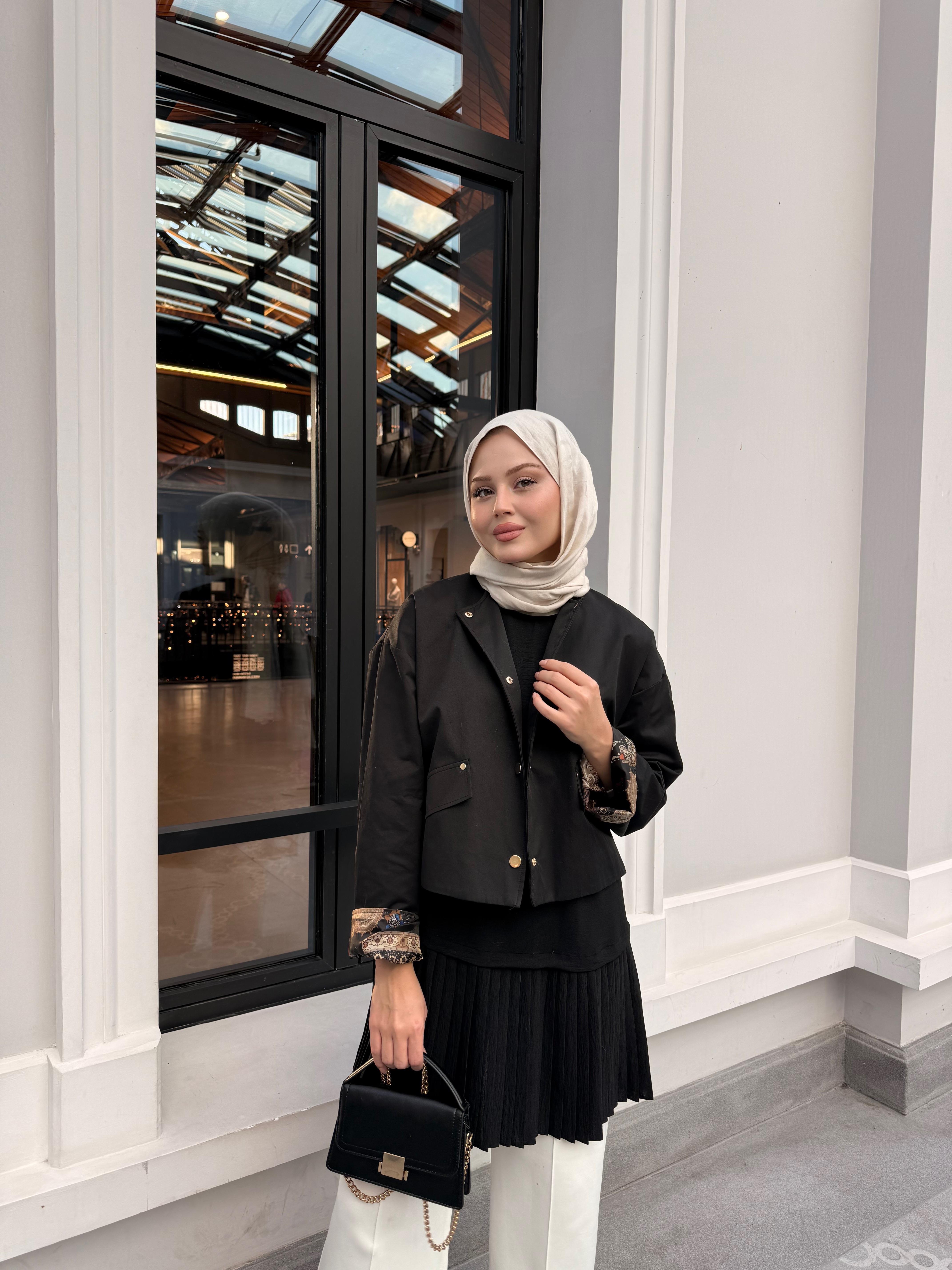 Bisiklet Yaka Sıfır Kol Pileli Regular Krep İçlik Siyah