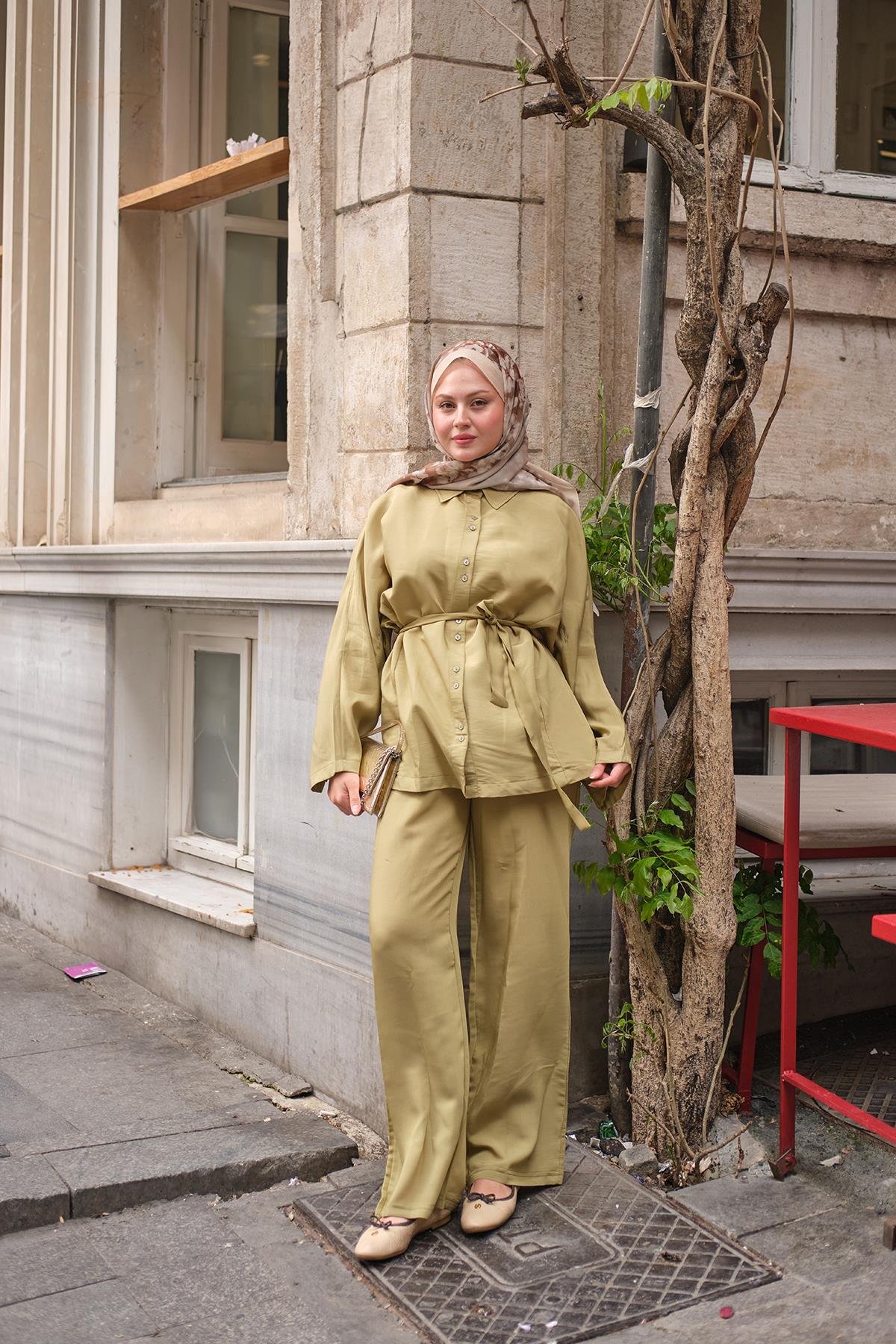 Çift Düğme Detaylı Bel Bağlamalı Takım Yağ Yeşil