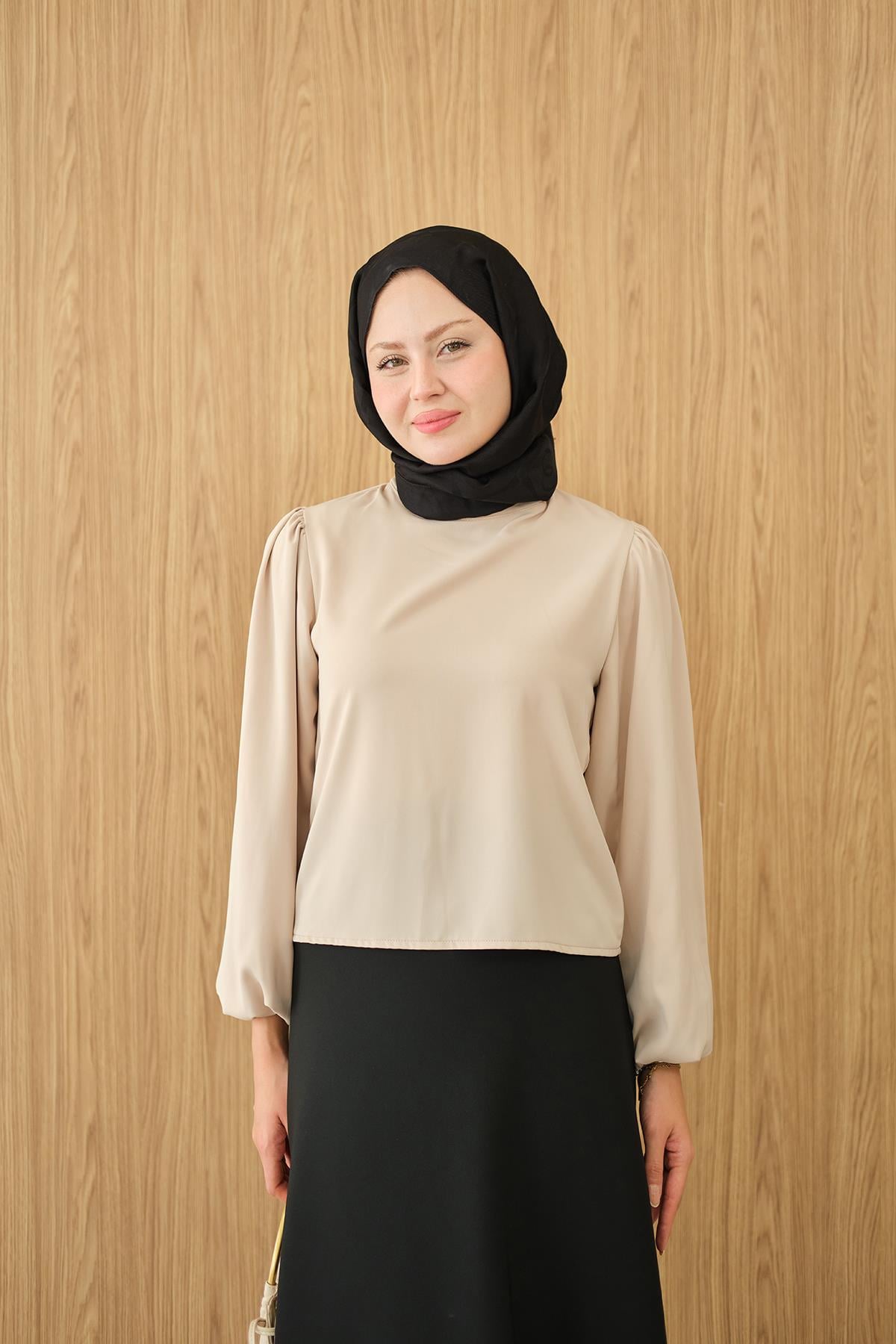 Dik Yakalı Ve Balon kol Bluz Krem