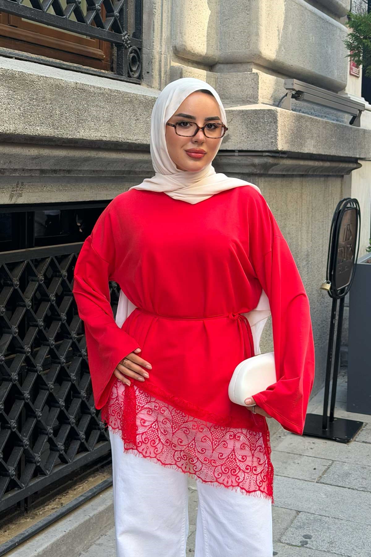 Eteği Dantel Detaylı Tunik Kırmızı