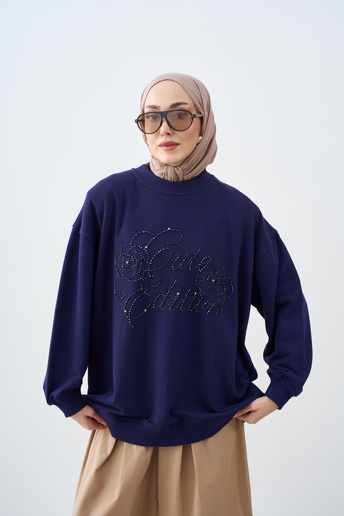 Önü İşlemeli Balon Kol Sweatshirt Lacivert