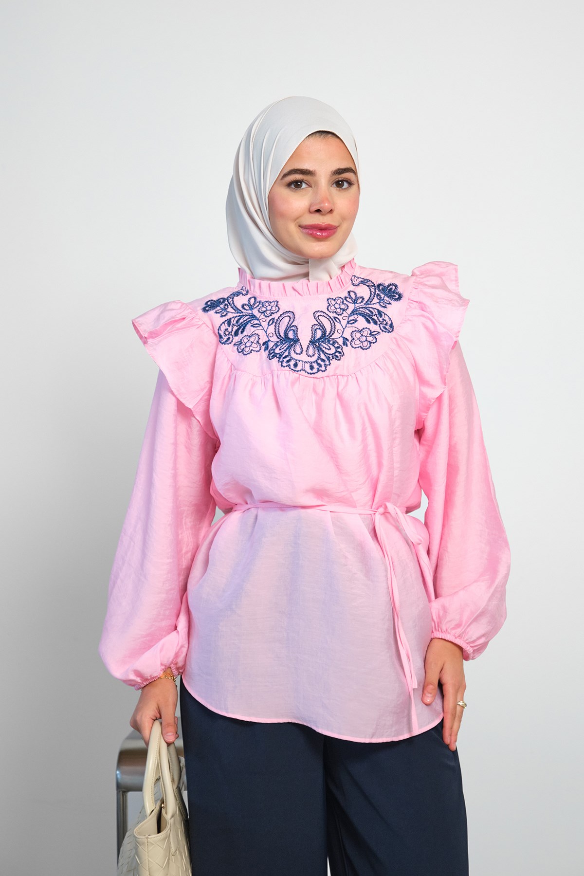 Yaka Fırfırlı Nakış Detay Bel Bağlamalı Bluz Pembe