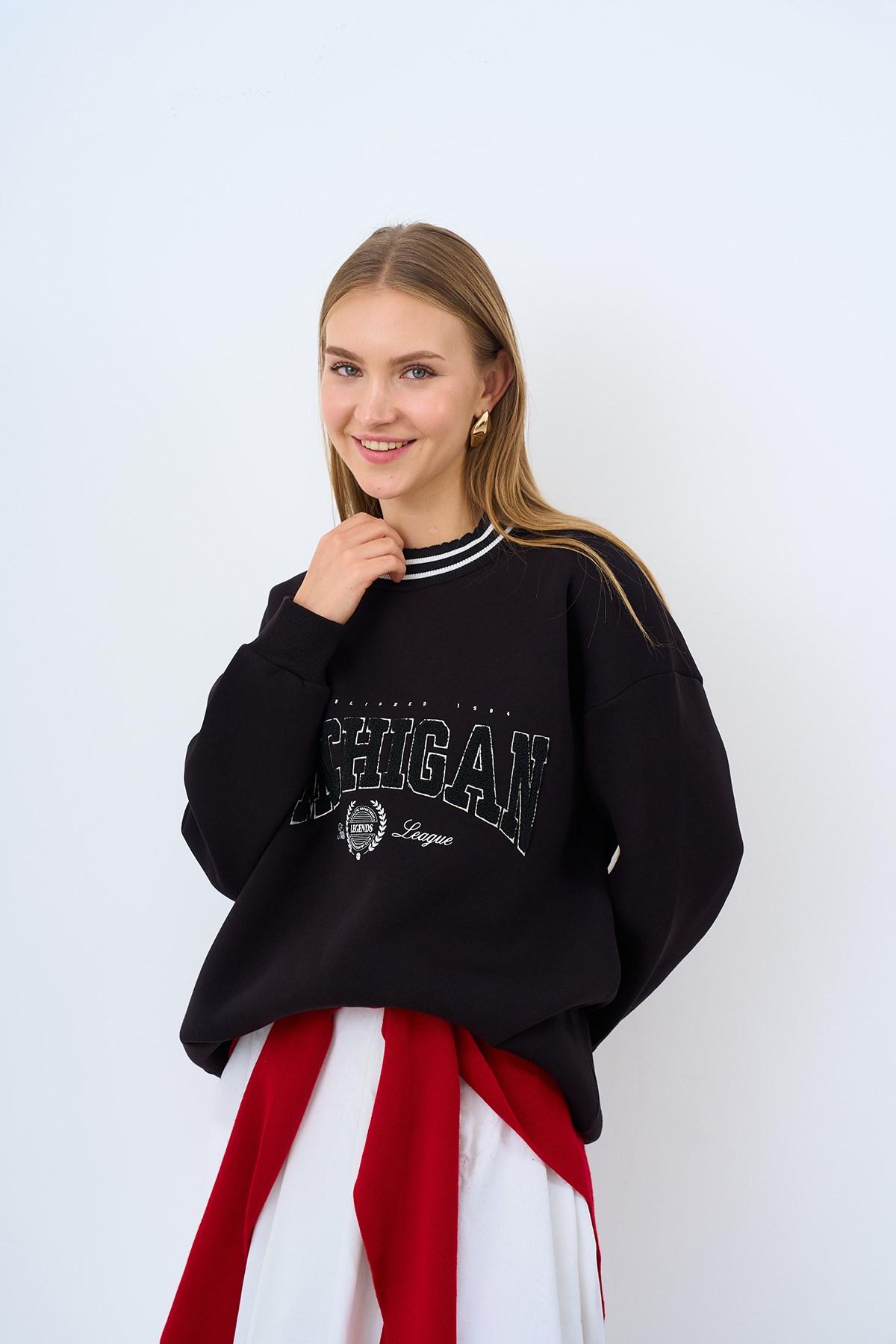 Yakası Şerit Detay Kolej Baskılı Sweatshirt Siyah