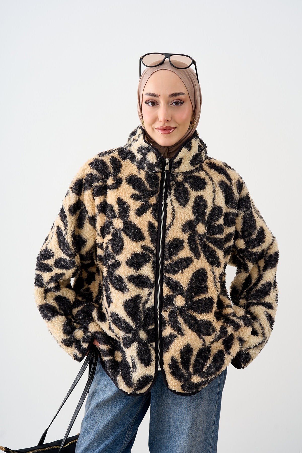 Yaprak Desen Dik Yaka Fermuarlı Peluş Ceket Krem