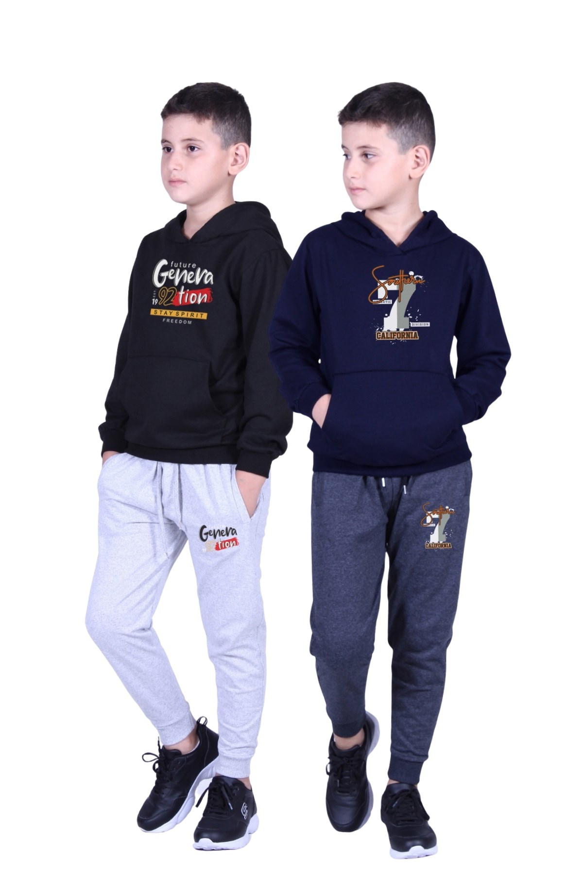 2 Lİ ERKEK ÇOCUK BASKILI KANGURU CEPLİ KAPÜŞONLU EŞOFMAN TAKIMI
