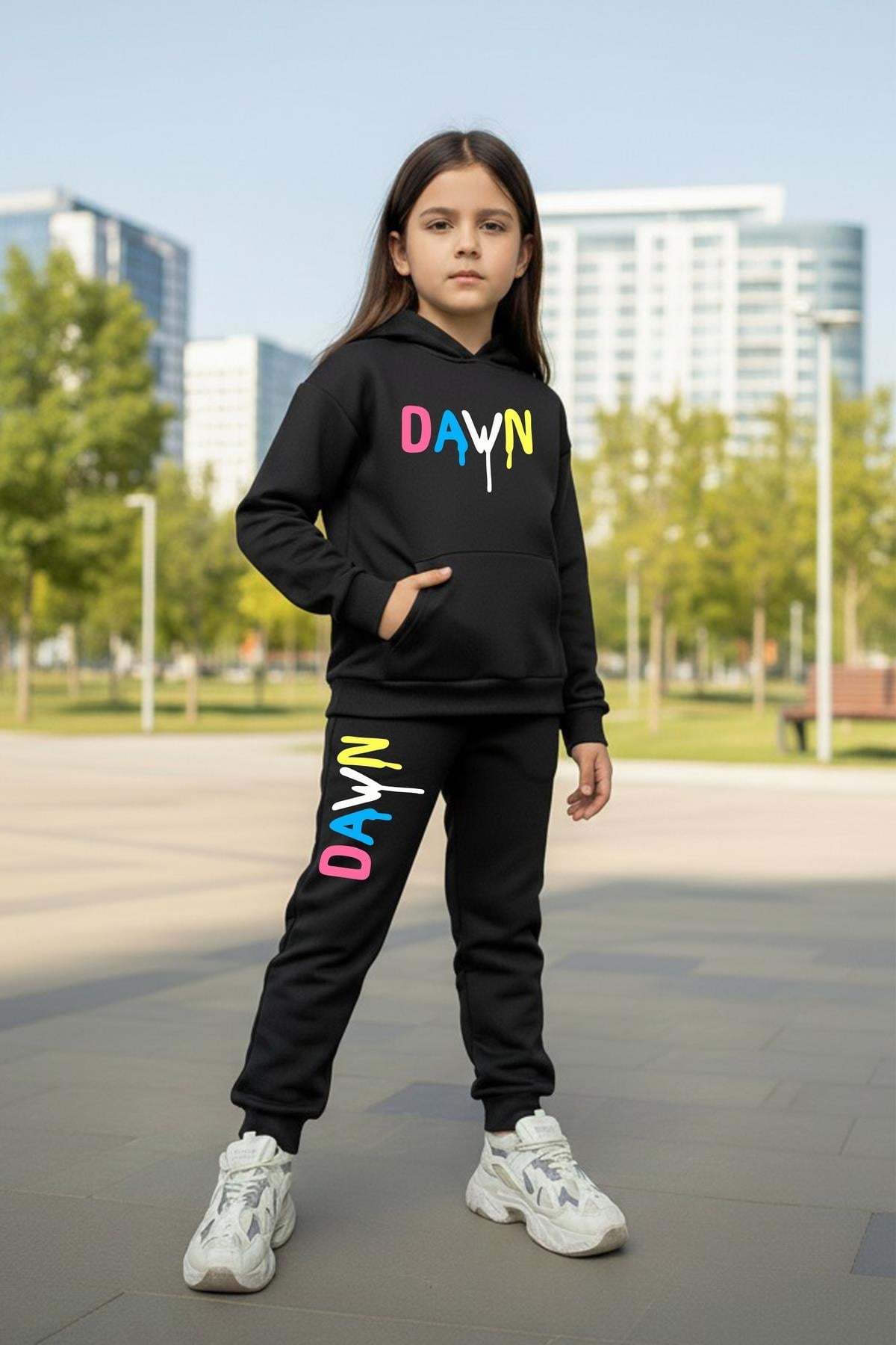 KAPÜŞONLU DAWN BASKI DETAYLI KANGURU CEPLİ KIZ ÇOCUK EŞOFMAN TAKIMI