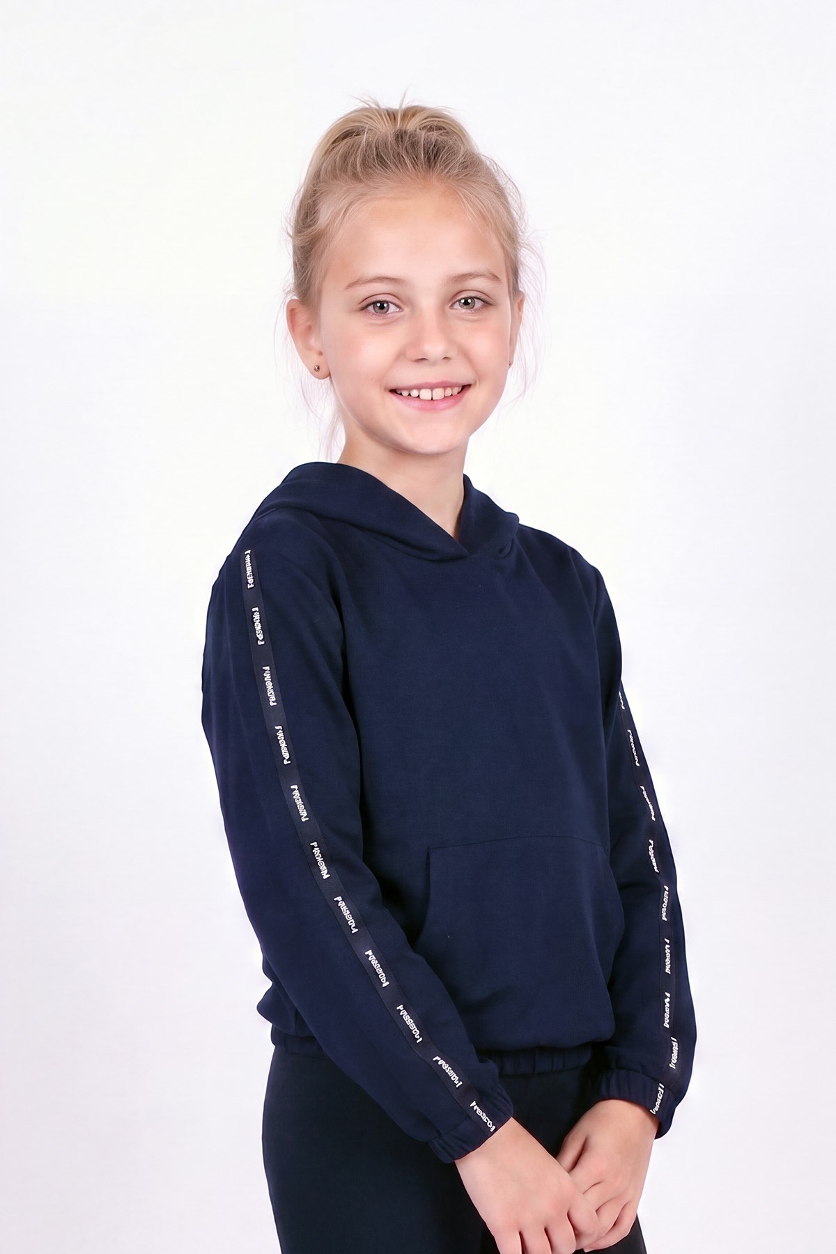 Kız Çocuk Kapüşonlu Kanguru Cepli Şerit Detaylı Sweatshirt