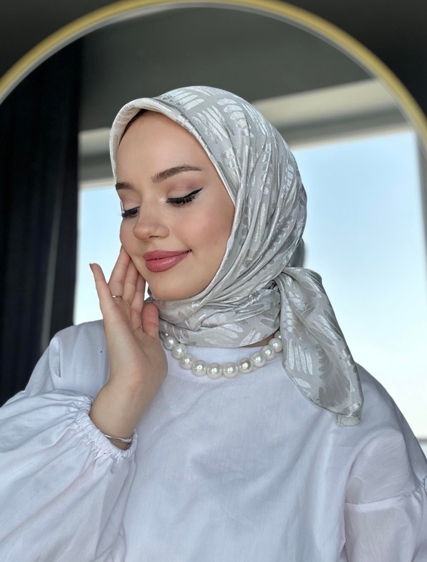 Ekru Yaprak Desen Jakar Eşarp
