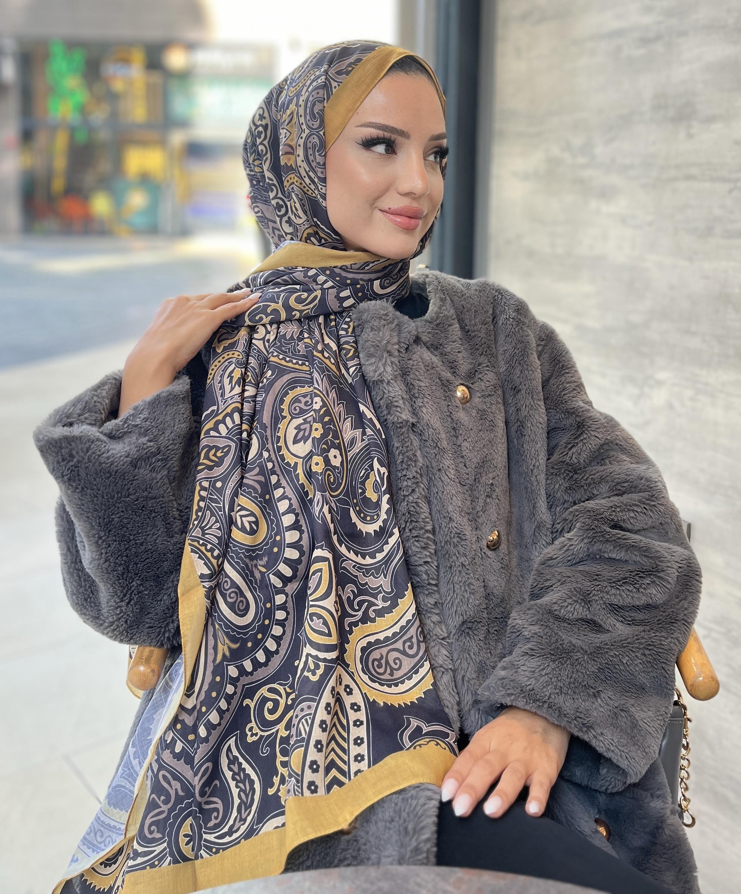 Gold-Siyah Etnik Şal
