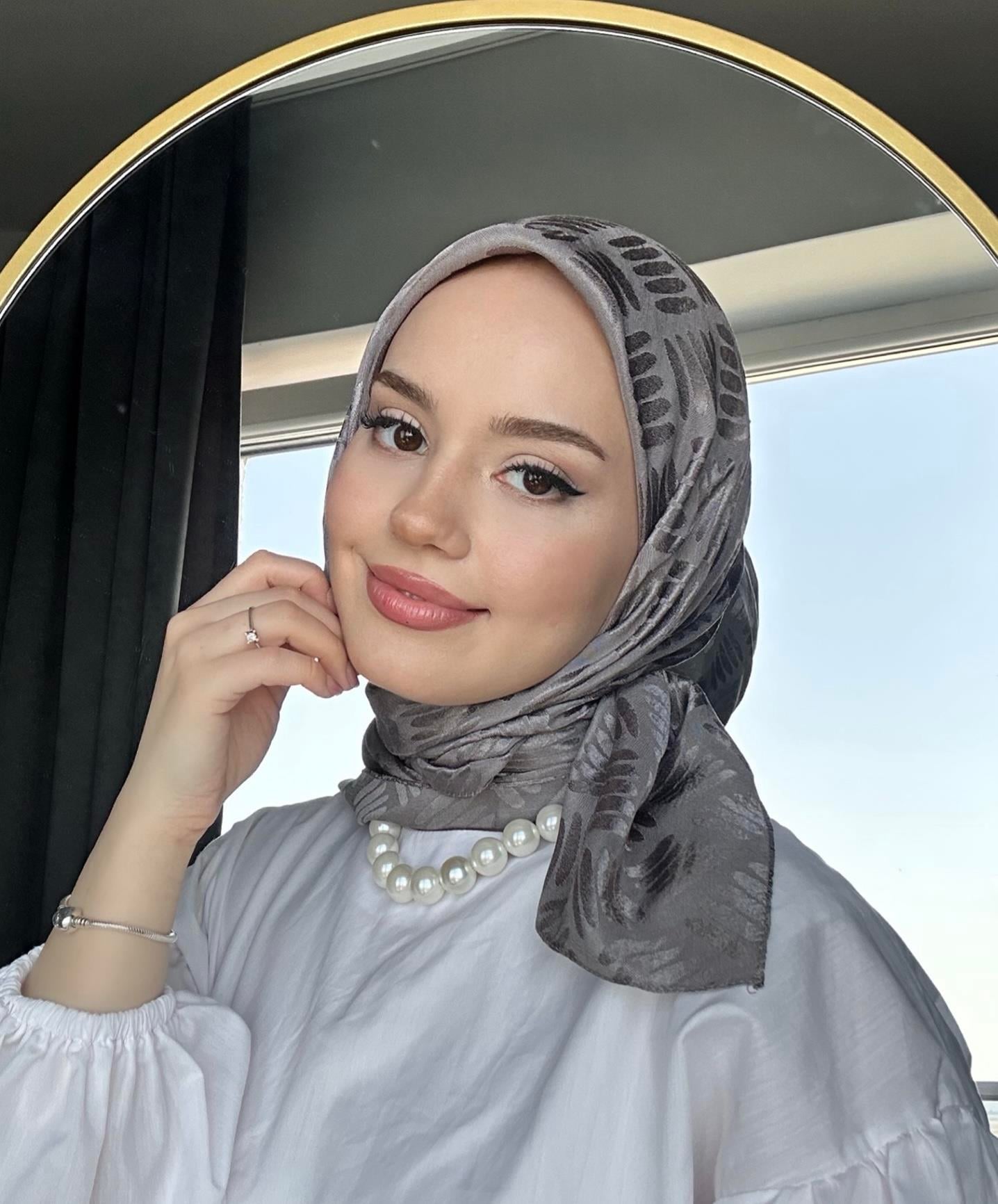 Gri Yaprak Desen Jakar Eşarp