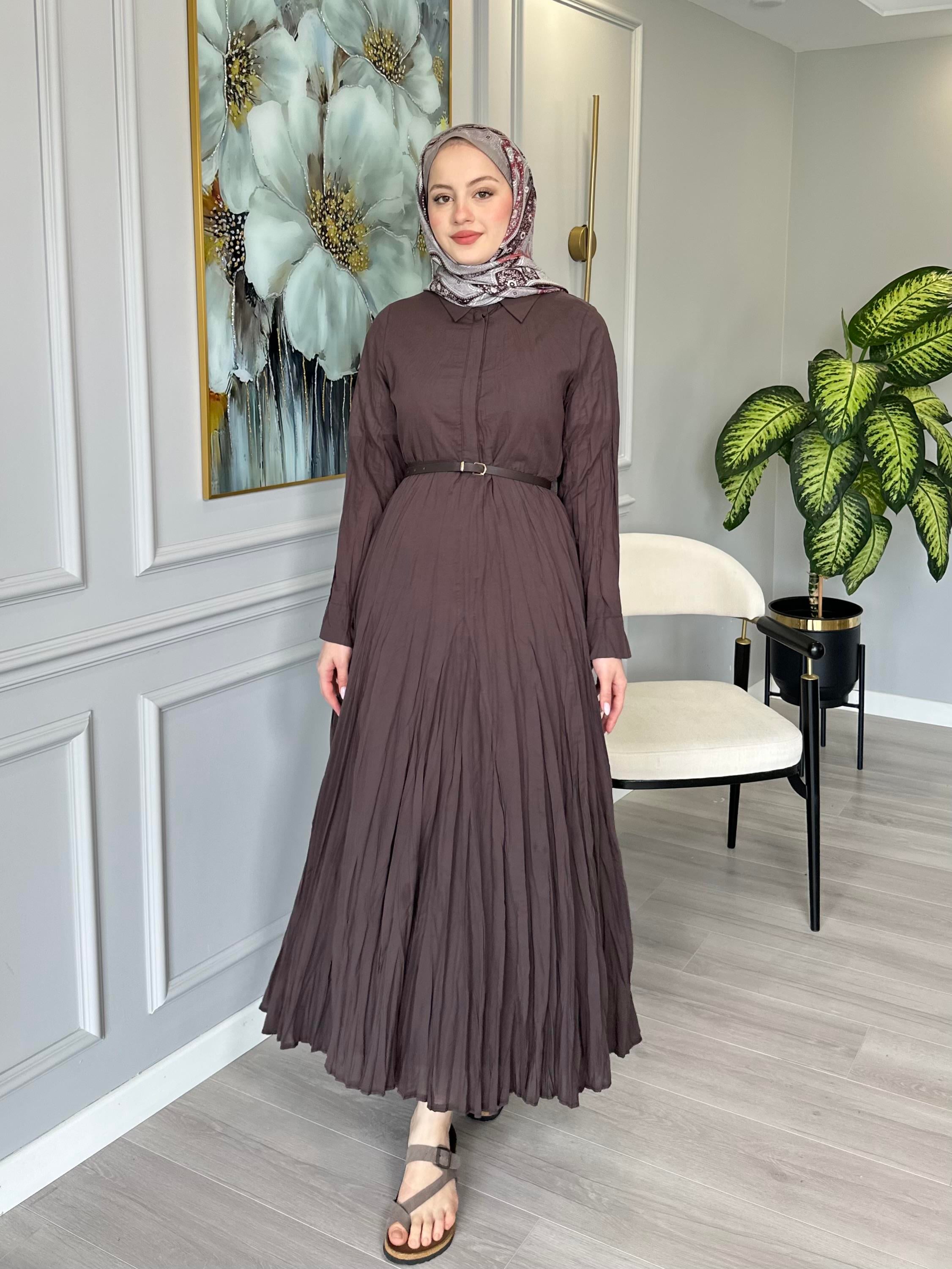 Pamuk Vual Büzgü Detaylı Kemerli Kahve Elbise