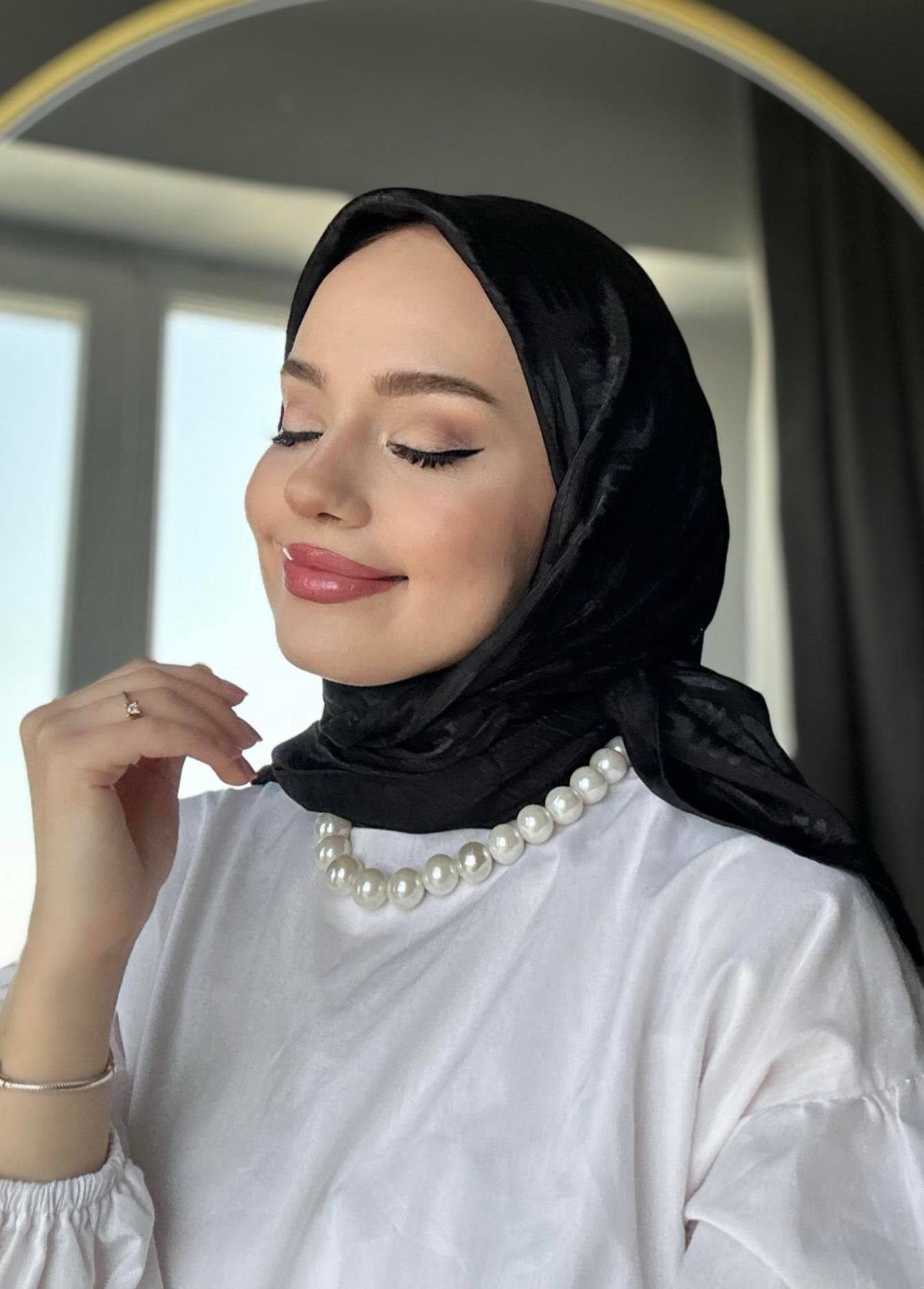 Siyah Yaprak Desen Jakar Eşarp
