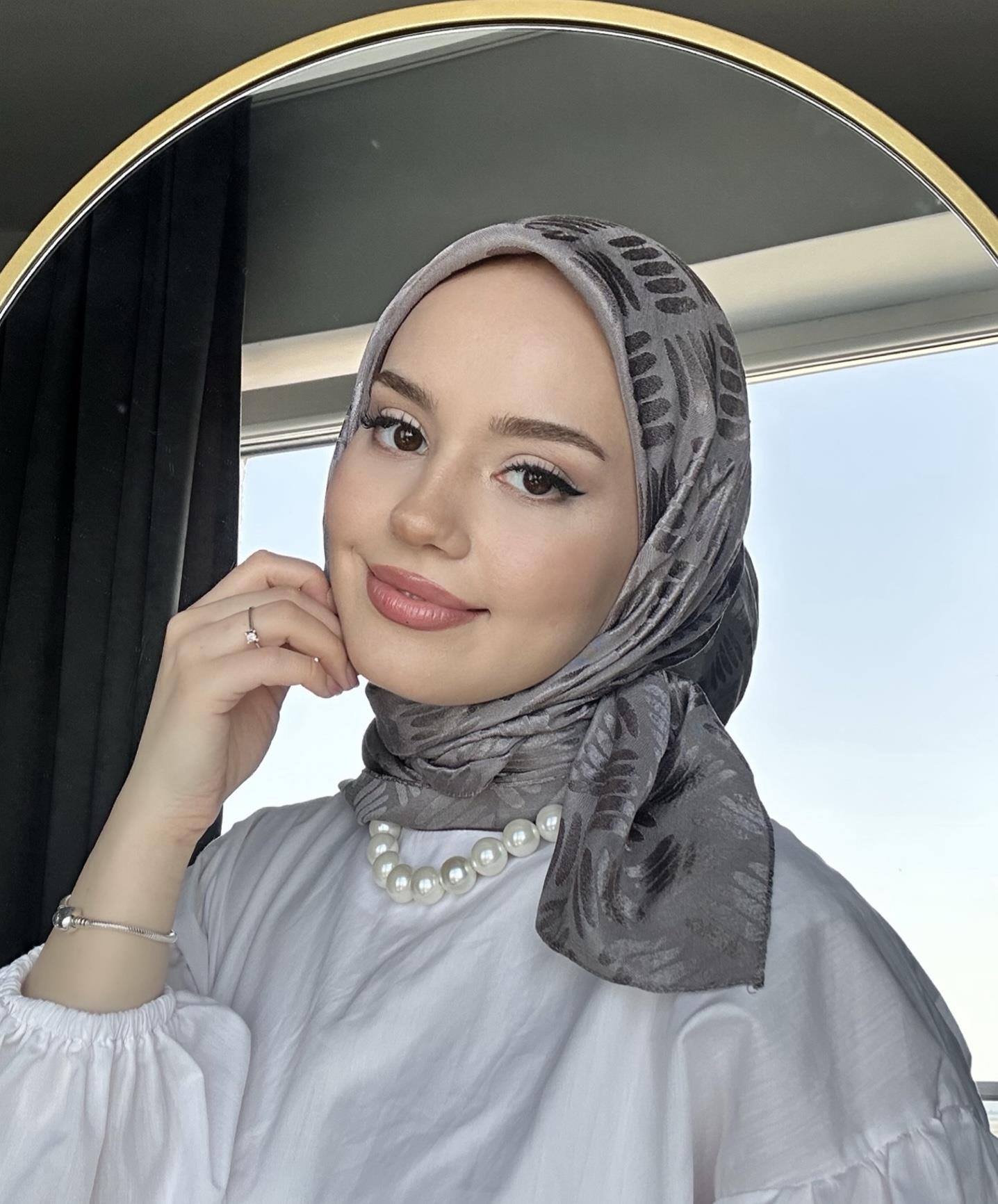 Gri Yaprak Desen Jakar Eşarp