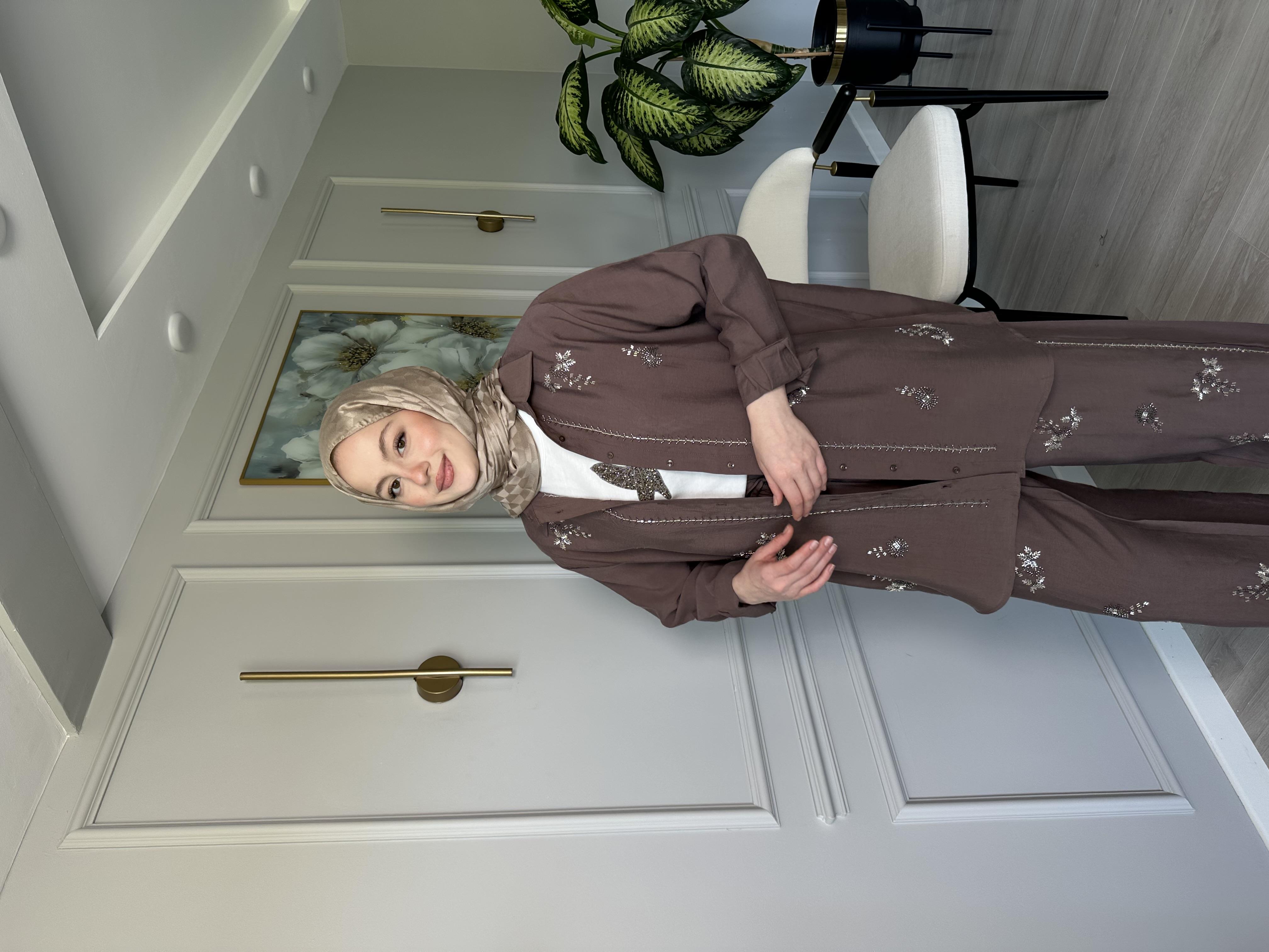 Kahverengi Gömlek – Tensel Kumaş, Önü Taş İşlemeli