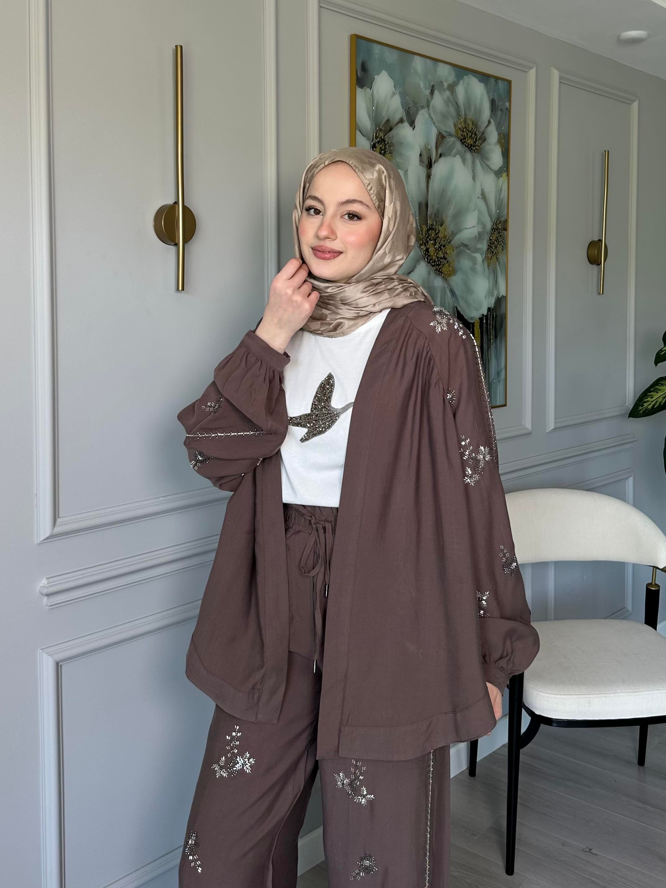 Kahverengi Kimono – Tensel Kumaş, Sırtı ve Kolları Taş İşlemeli