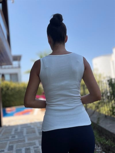 Beyaz Askı Kenarı Taşlı Pamuklu Bluz