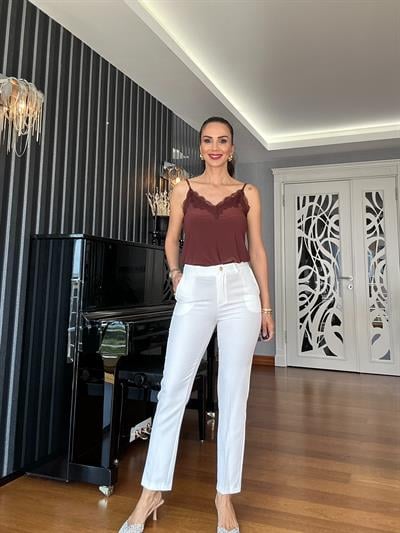 Beyaz Gold Düğmeli Havuç Kesim Pantolon