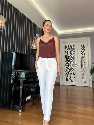 Beyaz Gold Düğmeli Havuç Kesim Pantolon