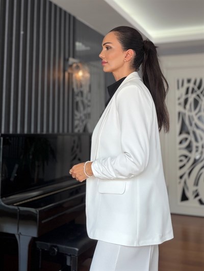 Beyaz Kol Büzgü Detaylı Blazer 