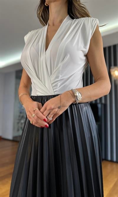 Beyaz Kolsuz Alttan Çıtçıtlı Body