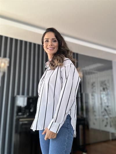 Beyaz Üzeri İnce Siyah Çizgili Gömlek