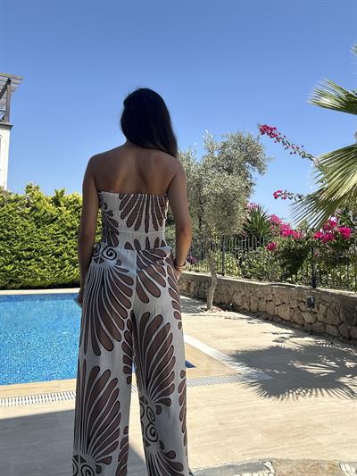 Beyaz Üzeri Kahverengi Desenli  Straplez  Tulum