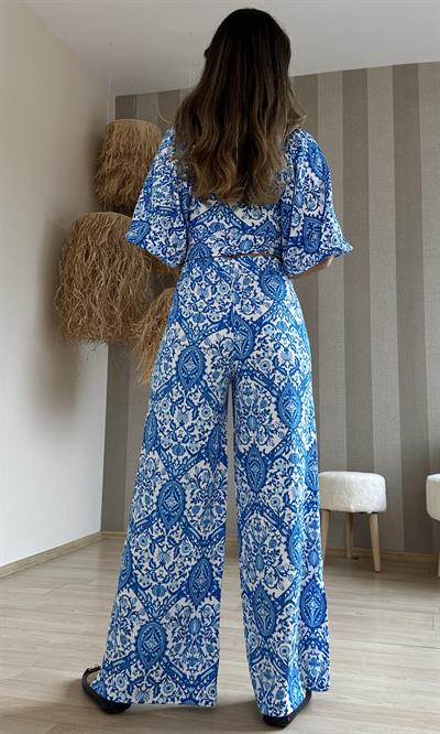 Beyaz Üzeri Mavi Desenli Crop Pantolon Takım