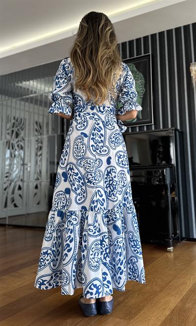 Beyaz Üzeri Mavi Desenli Maxi Elbise