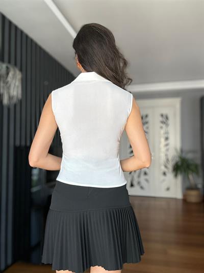 Beyaz Vücuda Oturan Yelek