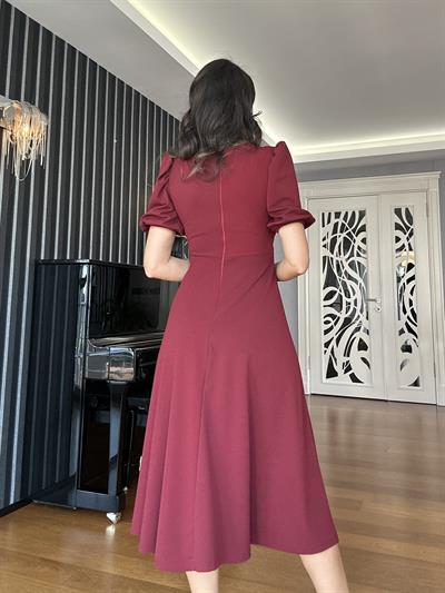 Bordo Balon Kol Fiyonk Broşlu Elbise