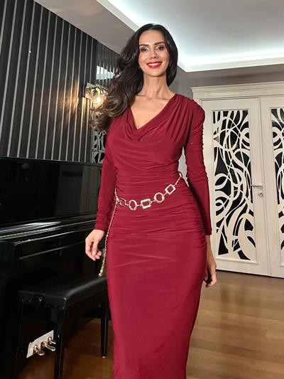 Bordo Degaje Yaka Gold Kemerli Elbise