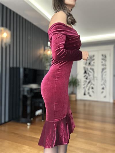 Bordo Kadife Omuz Dekolteli Eteği Volanlı  Elbise
